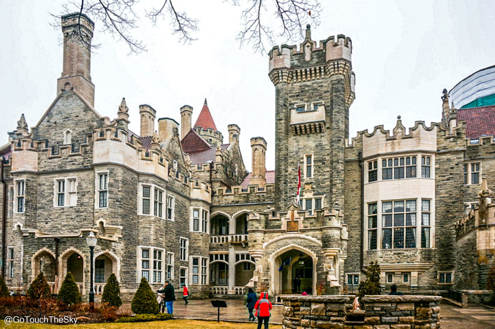 Casa Loma Castle ปราสาทสไตล์ Gothic ในเมืองโตรอนโต มุมมองด้านหน้า