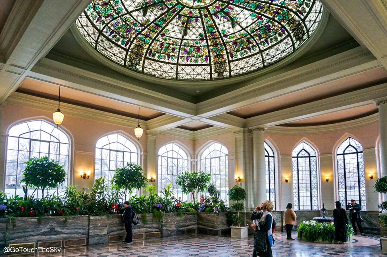 Casa Loma Castle รายละเอียดสถาปัตยกรรมและหน้าต่างโค้ง