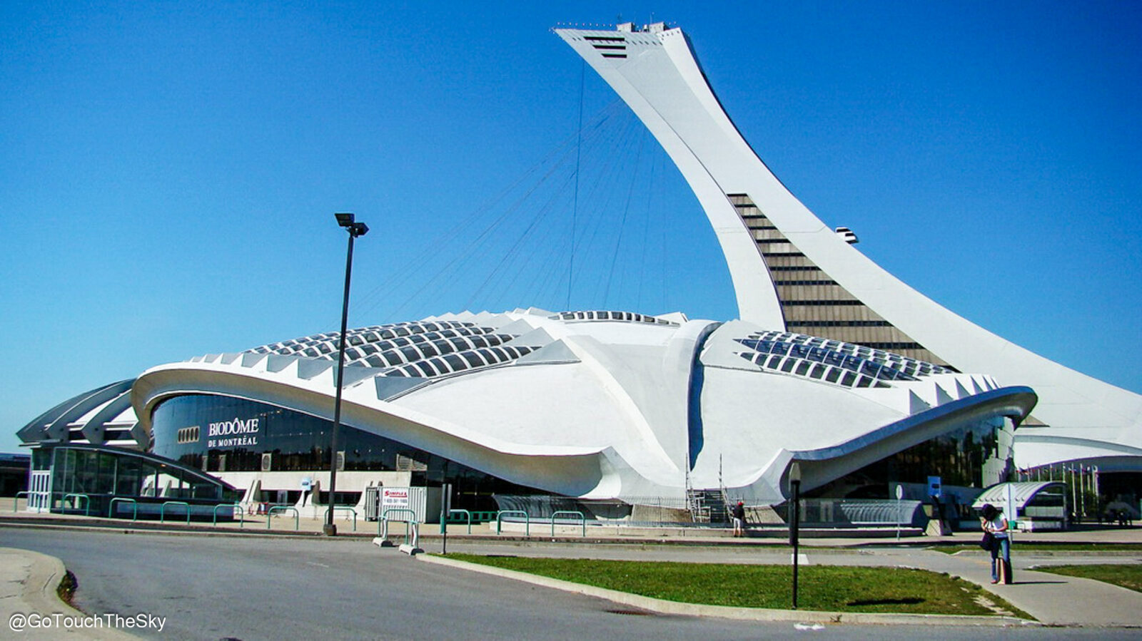 หอคอยเอียง The Montréal Tower ใน Parc Olympique มอนทรีออล
